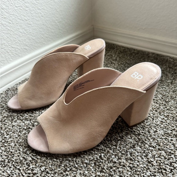 Chunky Nude Mule Heels - Picture 2 of 6